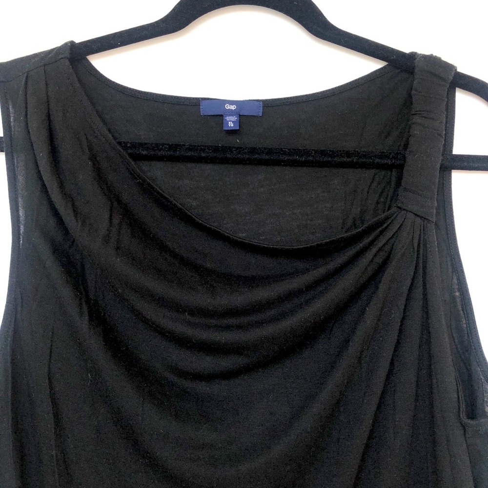 Cute GAP black tank top shoulder detail size XL